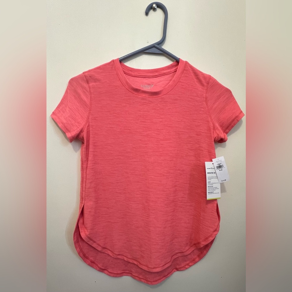 Old Navy t-shirt orange / salmon color. Size youth medium (8). New with tags.